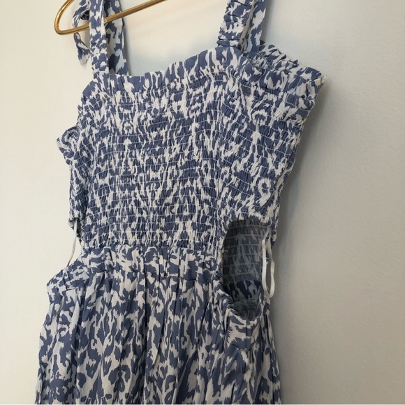 Blue & White Flowy Maxi Dress - Picture 9 of 9